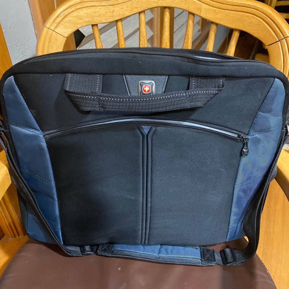 Swiss Army padded computer bag/briefcase.